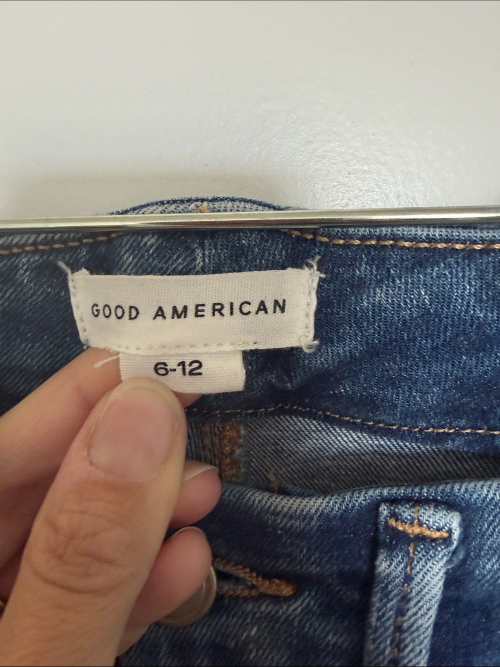 Good American Always Fits Size 6-12 Faded Blue Straight Jeans - Picture 2 of 3